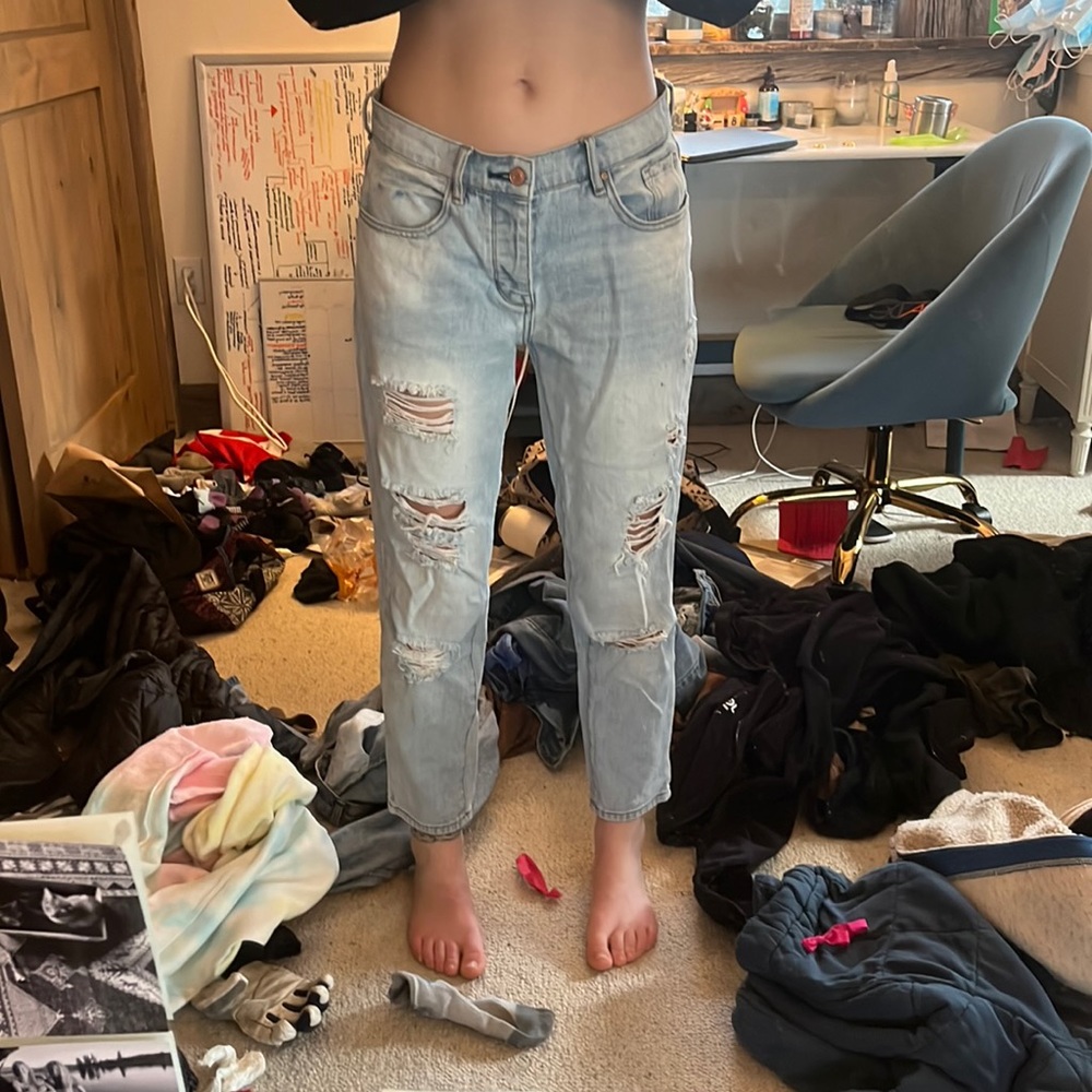 Light Wash ripped boyfriend jeans
